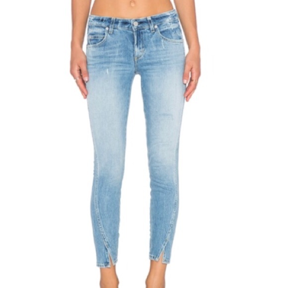 AMO Denim - •AMO• SWEET CHEEKS Twist jeans